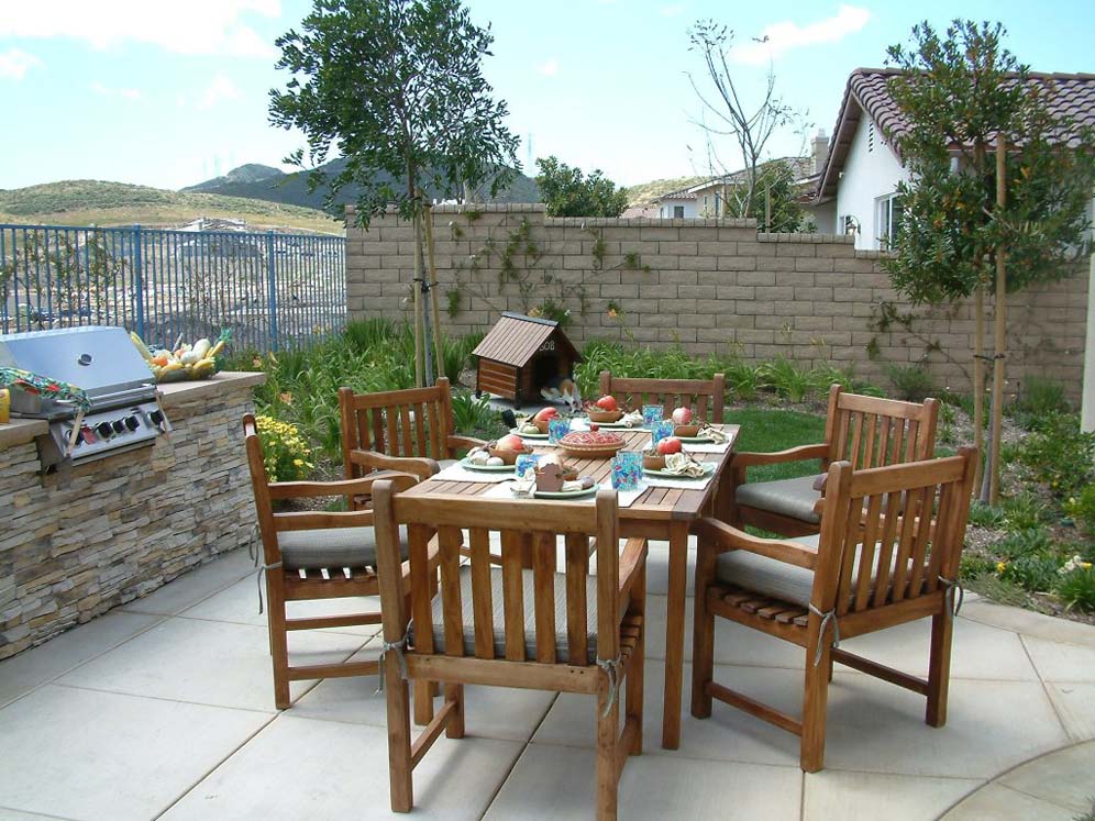 Family Patio and Outdoor Kitchen