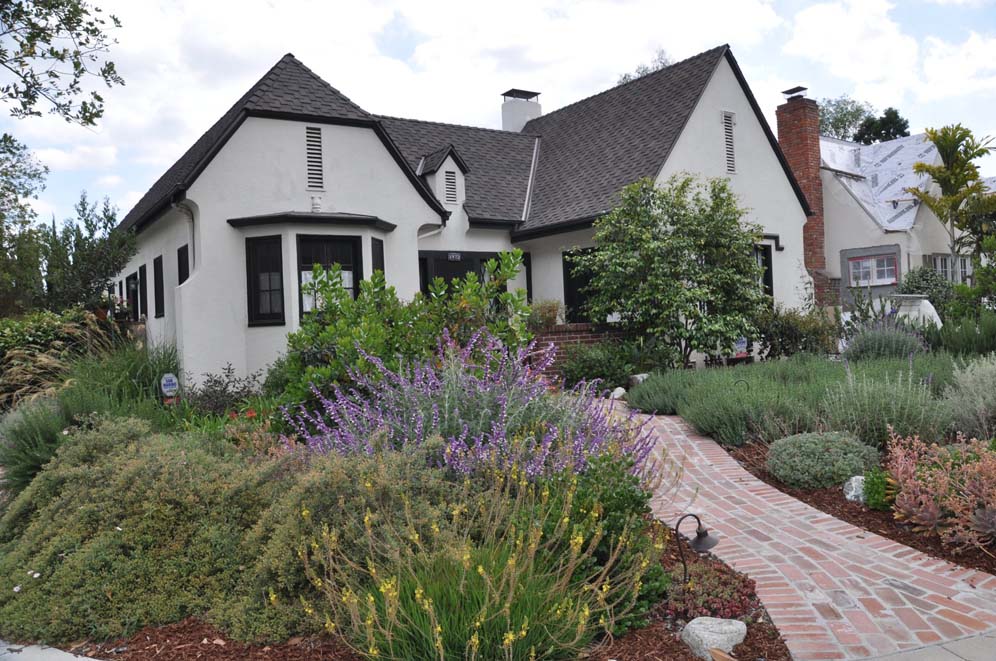 Bungalow Surrounded by Beauty