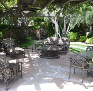 Colorful Courtyard Garden